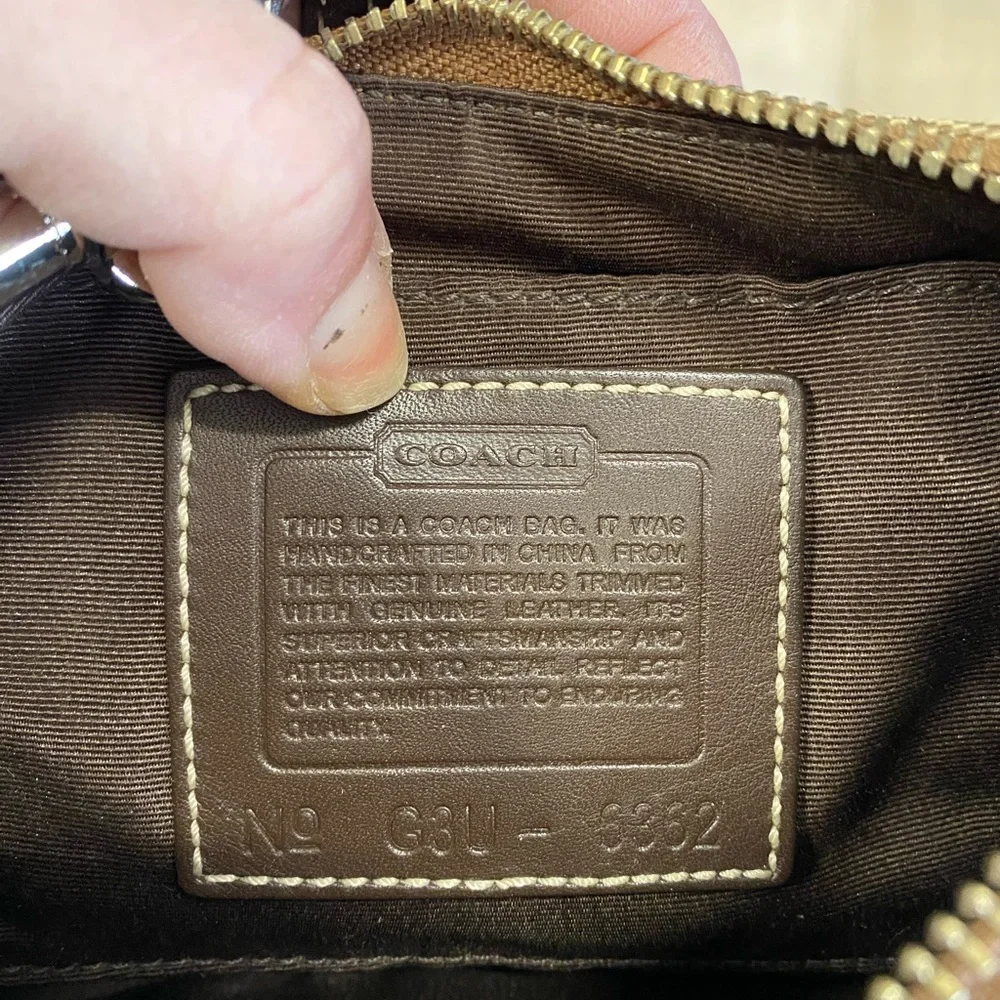 Not real coach - Picture 3 of 3